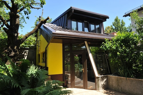 Bungalow Familienapartment SABINA mit Garten, kostenloser Klimaanlage, WLAN und Parkplatz