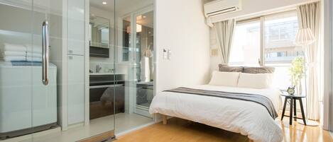 2 habitaciones, escritorio, tabla de planchar con plancha y wifi gratis