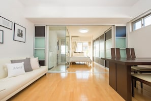2 bedrooms, desk, iron/ironing board, free WiFi