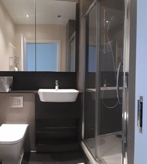 Bathroom - Pier Apartment 3 (Gillingham)