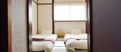 3 bedrooms, desk, iron/ironing board, free WiFi