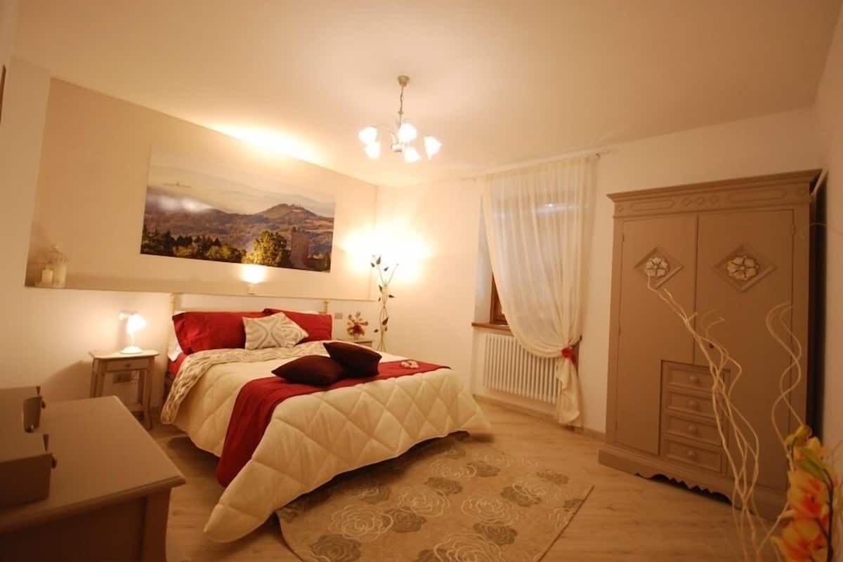 Deluxe Room (Pratomagno) | In-room safe, iron/ironing board (on request), free WiFi, bed sheets