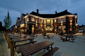 Front of property – evening/night - The Greenwood Hotel by Wetherspoon (Northolt)