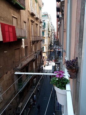 Balcony - HOLIDAY HOME EQUIPPED WITH WALK-IN SHOWER AND CHROMOTHERAPY + FREE POD COFFEE (Napoli)