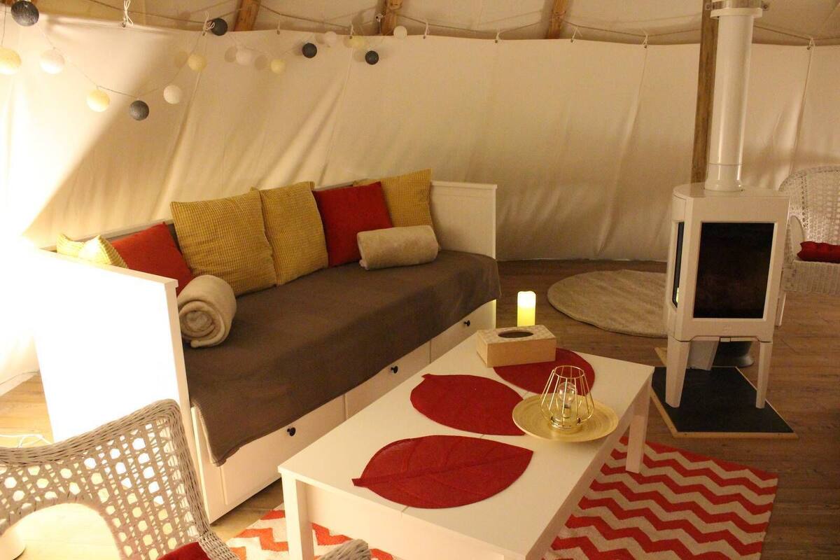 เต็นท์ (Tipi Odina) | ห้องนั่งเล่น