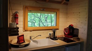 Tree House (Buzet) | Private kitchenette - Domaine Roccas (Port-Sainte-Marie)