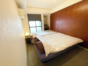 1 habitación, tabla de planchar con plancha, wifi y ropa de cama