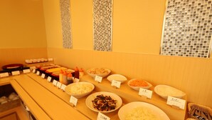 A buffet with various dishes and condiments. - Ab Hotel Kamagori (Gamagori)