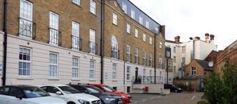 Riverside 3 度假村