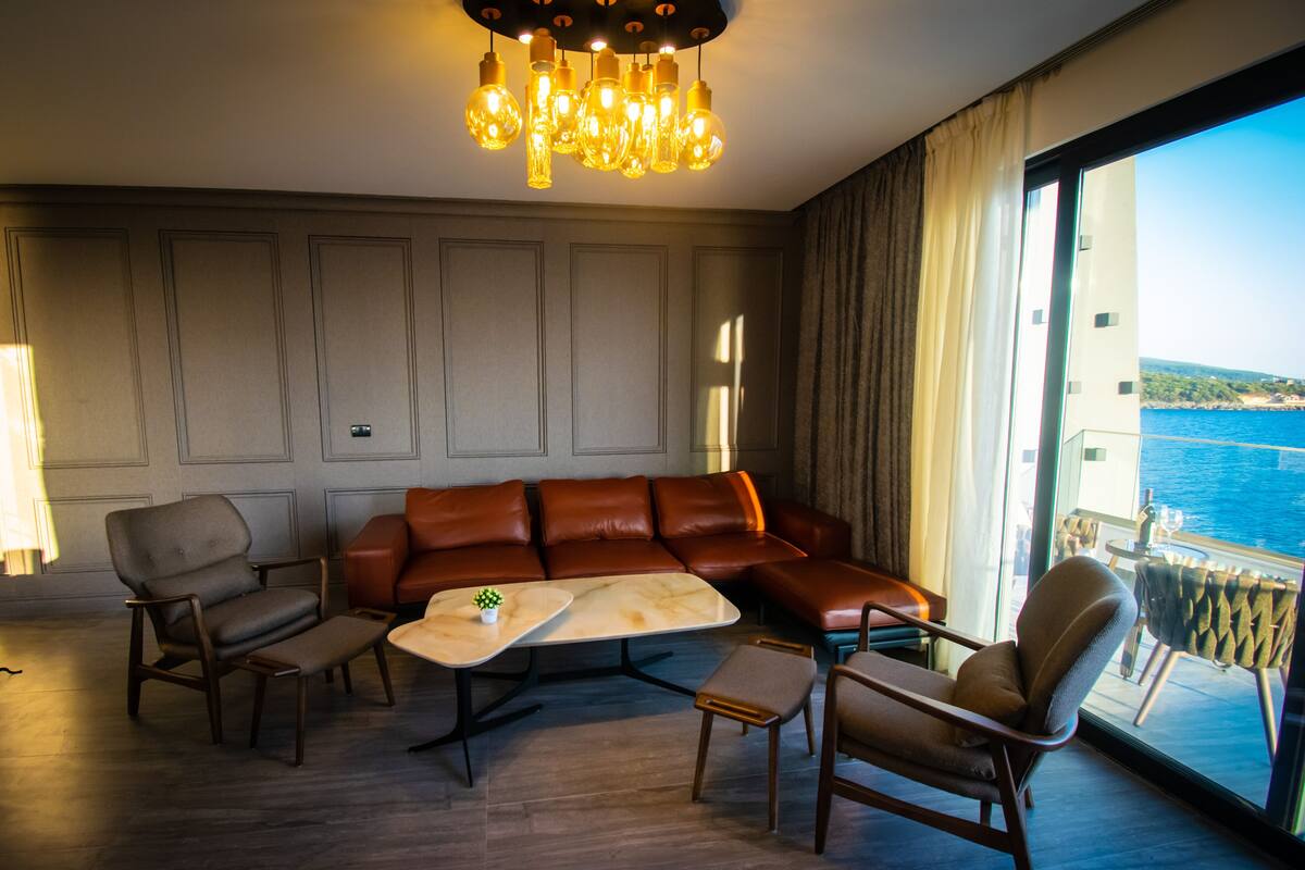 Family Apartment, 2 Bedrooms, Kitchen, Beach View | Living area