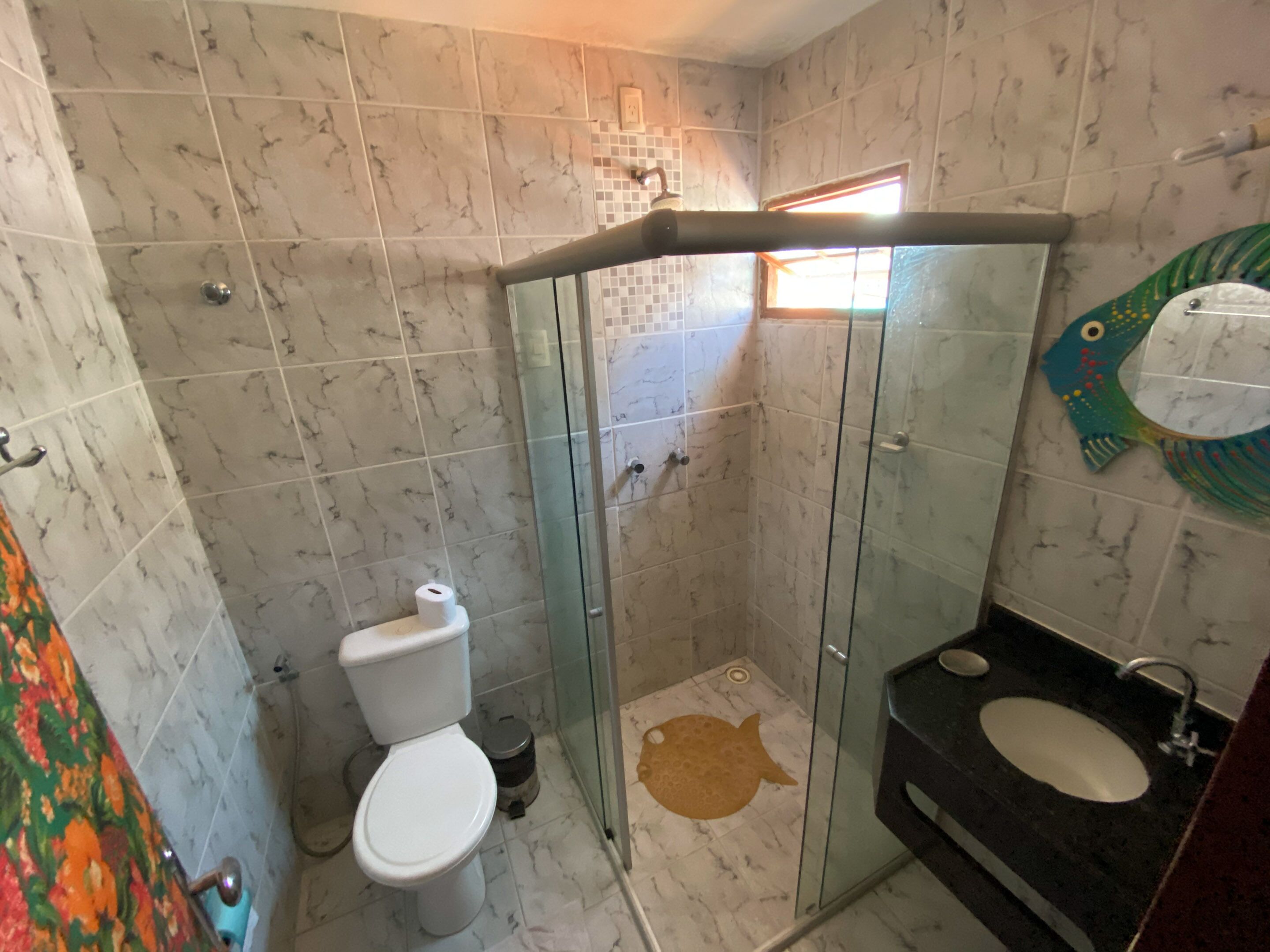 Double Room | Bathroom | Shower, hair dryer, towels, shampoo