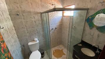 Double Room | Bathroom | Shower, hair dryer, towels, shampoo
