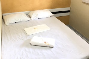 Double Room | Free WiFi, bed sheets
