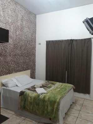 Double Room | Free WiFi, bed sheets - OYO Ramos Hotel (Cruzeiro Do Oeste)