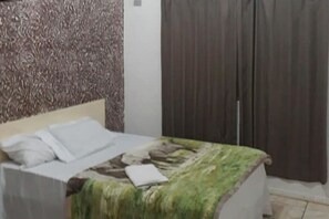Family Room | Free WiFi, bed sheets - OYO Ramos Hotel (Cruzeiro Do Oeste)