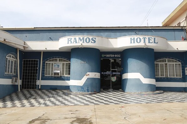 Front of property - OYO Ramos Hotel (Cruzeiro Do Oeste)