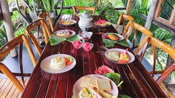 Free daily cooked-to-order breakfast