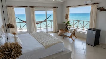 Habitación de lujo, balcón, vista al mar | Camas Select Comfort, minibar y caja de seguridad en la habitación