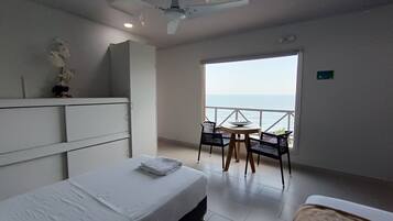 Habitación Deluxe | 1 habitación, camas Select Comfort y minibar