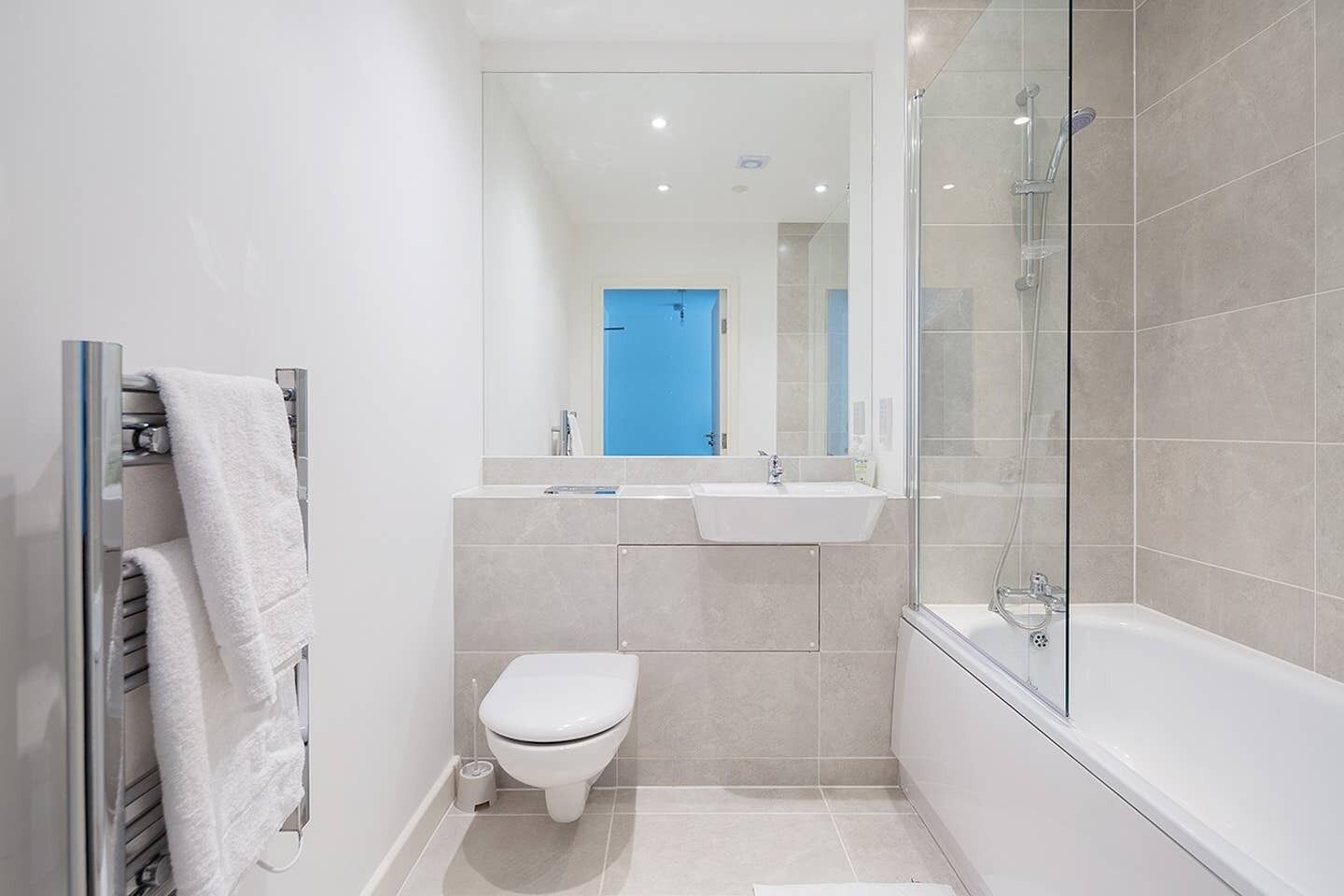 Apartment, 1 Bedroom | Bathroom | Free toiletries, hair dryer, towels
