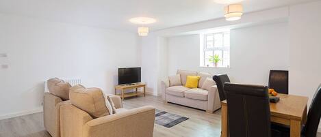 Apartamento, 1 habitación | Zona de estar | Televisión de pantalla plana de 26 pulgadas con canales digitales