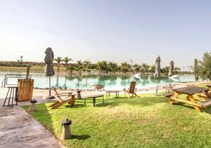 المنطقة المحيطة بالمنشأة