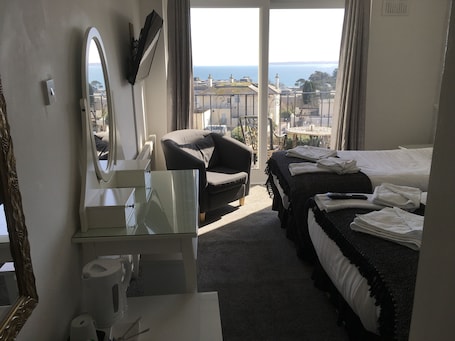 1 habitación, tabla de planchar con plancha, wifi gratis y ropa de cama