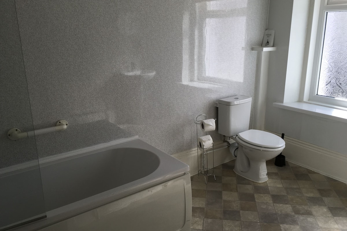 double / twin | bathroom | towels