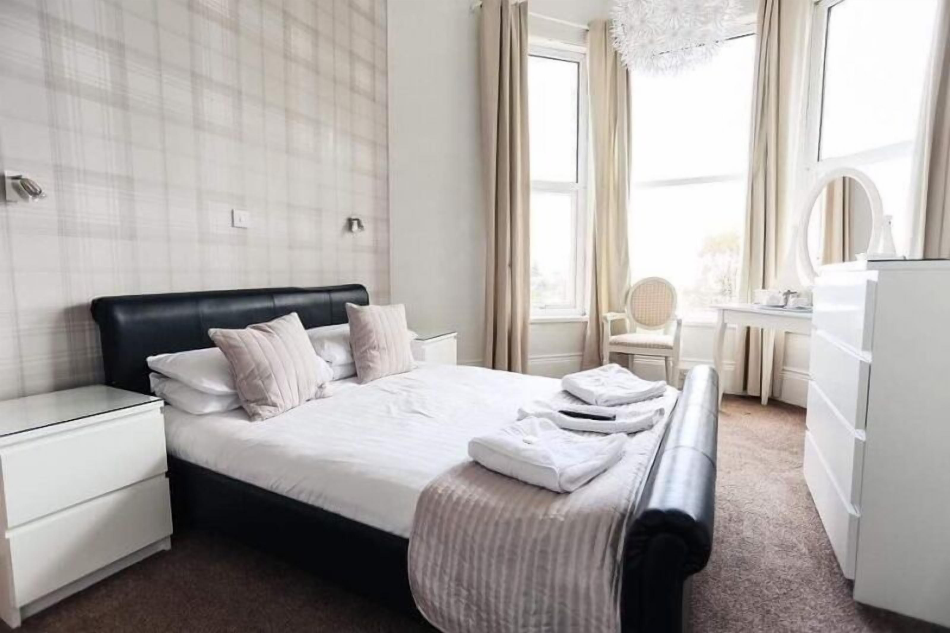 double room with sea view | iron/ironing board, free wifi, bed sheets