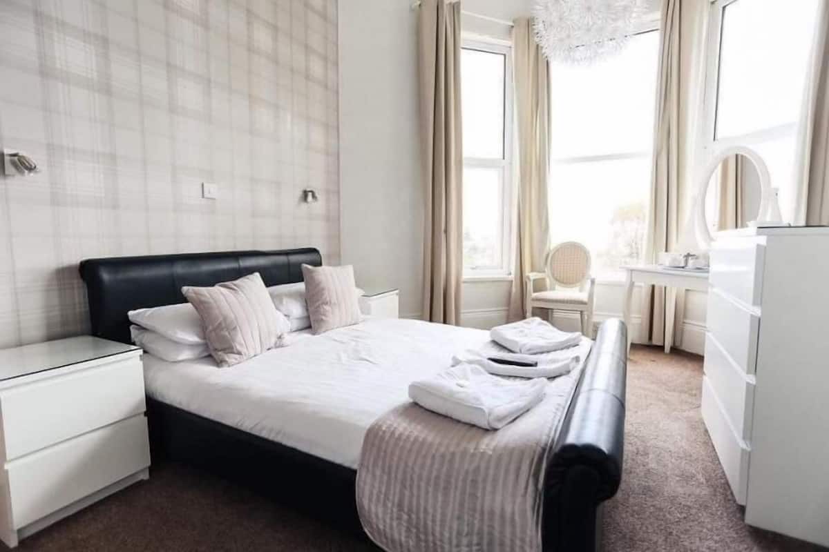 double room with sea view | iron/ironing board, free wifi, bed sheets