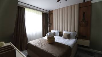 Minibar, in-room safe, desk, free WiFi