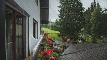 Superior-Doppelzimmer, Balkon | Blick auf den Garten