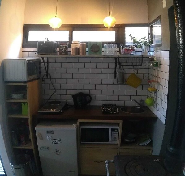 Réfrigérateur, micro-ondes, four, grille-pain