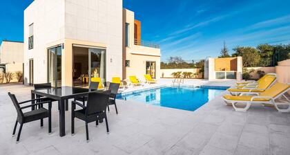 Villa Lidia Oura Beach with private Swimmingpool