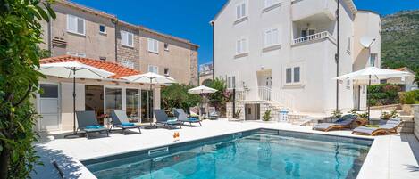 Außenpool (je nach Saison geöffnet)