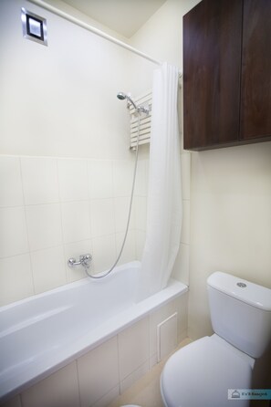 Appartement, 2 chambres | Salle de bain