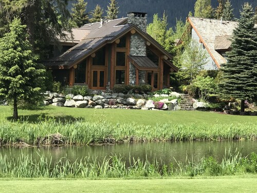 Suuri ylellinen perhelomamökki näköalalla Nicklaus North -golfkentälle ja vuorille