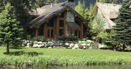 Suuri ylellinen perhelomamökki näköalalla Nicklaus North -golfkentälle ja vuorille