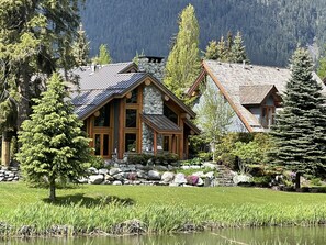 Exterior - Luxury Family Chalet, Nicklaus North Golf Course, Mountain View, Hot Tub & Garage (Whistler)
