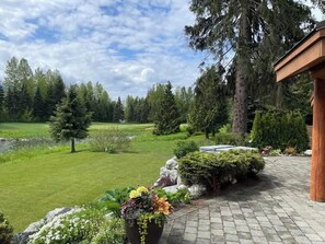 Property grounds - Large Family Chalet on Nicklaus North Golf Course (Whistler)