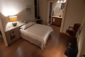 3 bedrooms, WiFi, bed sheets - Villa in the Langhe, near the splendid city of Alba. (Roddi)