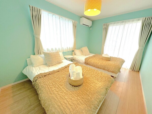 4 makuuhuonetta, työpöytä, silitysrauta/-lauta, ilmainen Wi-Fi