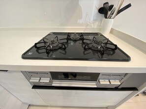 雪櫃、微波爐、爐具、廚房用具/餐具/器皿