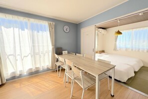 4 bedrooms, desk, iron/ironing board, free WiFi