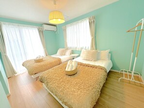 4 habitaciones, escritorio, tabla de planchar con plancha y wifi gratis 