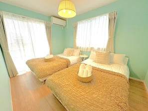 4 bedrooms, desk, iron/ironing board, free WiFi