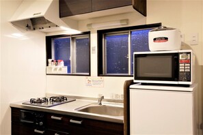 冰箱、微波炉、炉灶、厨具/餐具