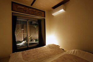 4 bedrooms, desk, iron/ironing board, free WiFi