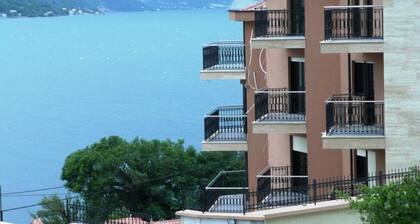 Exclusive 2 bedrooms sea view apartment with swimming pool