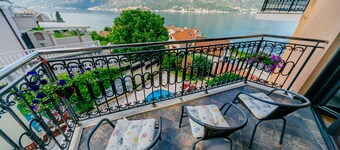 Exclusive 2 bedrooms sea view apartment with swimming pool